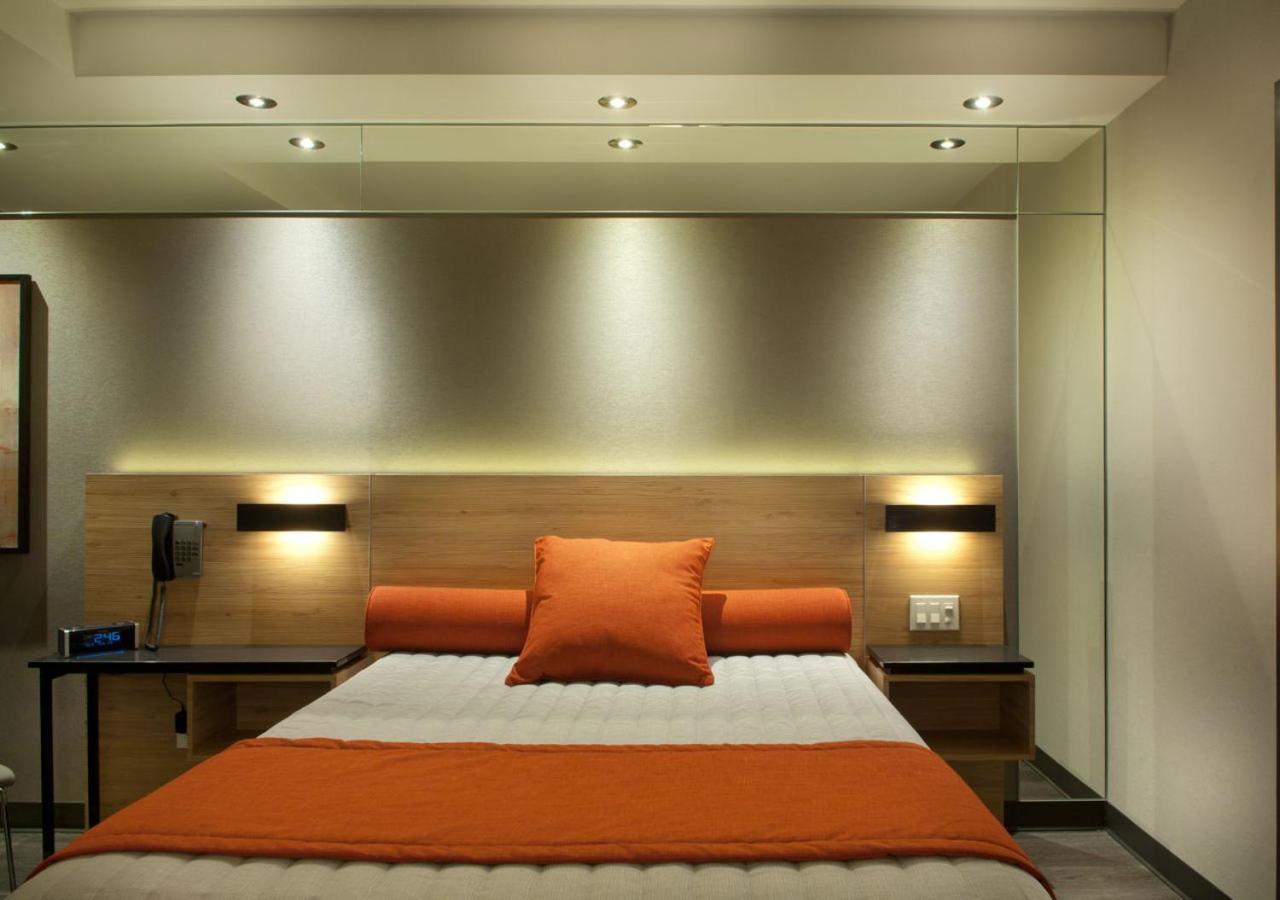 Ramada By Wyndham Laval Hotel ภายนอก รูปภาพ