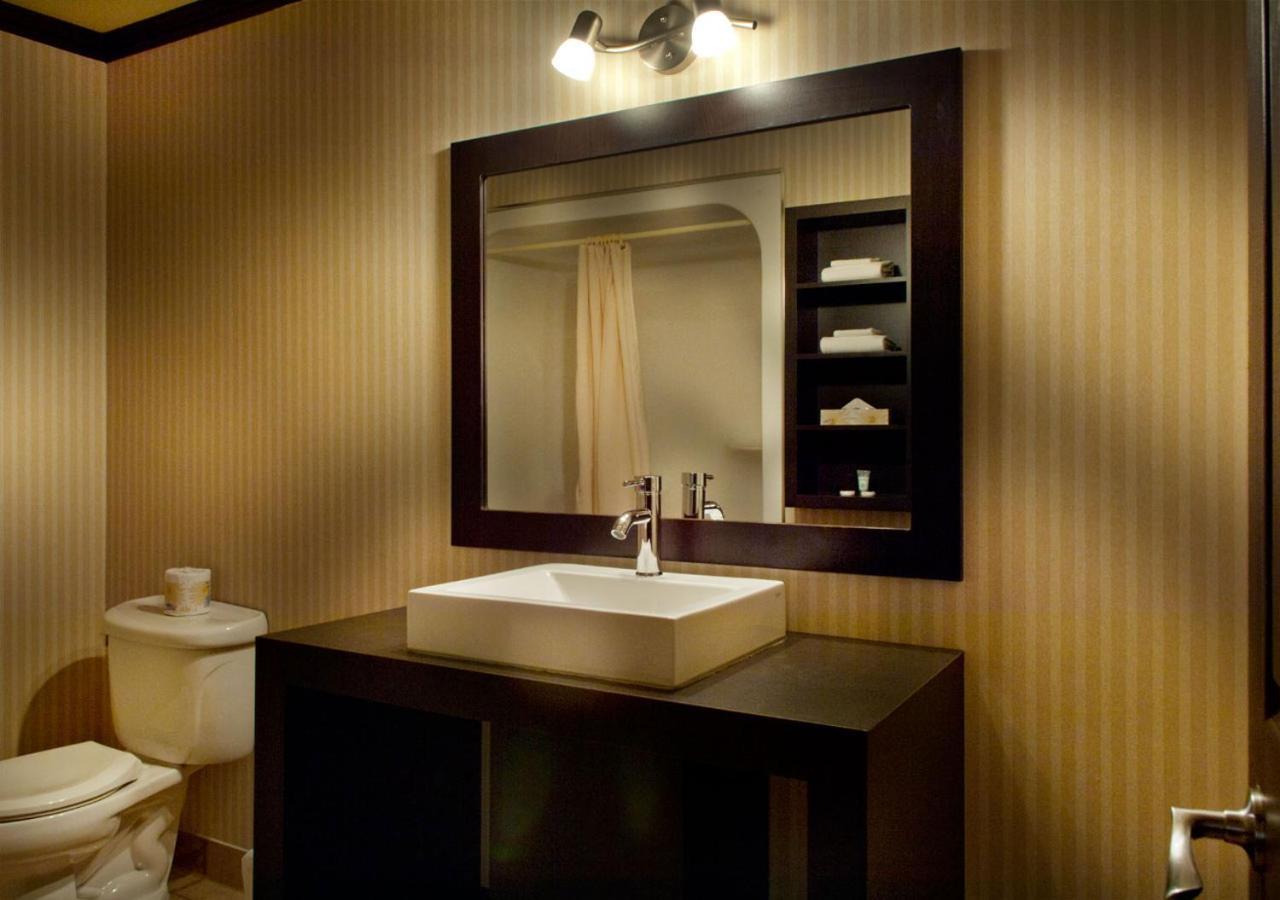 Ramada By Wyndham Laval Hotel ภายนอก รูปภาพ