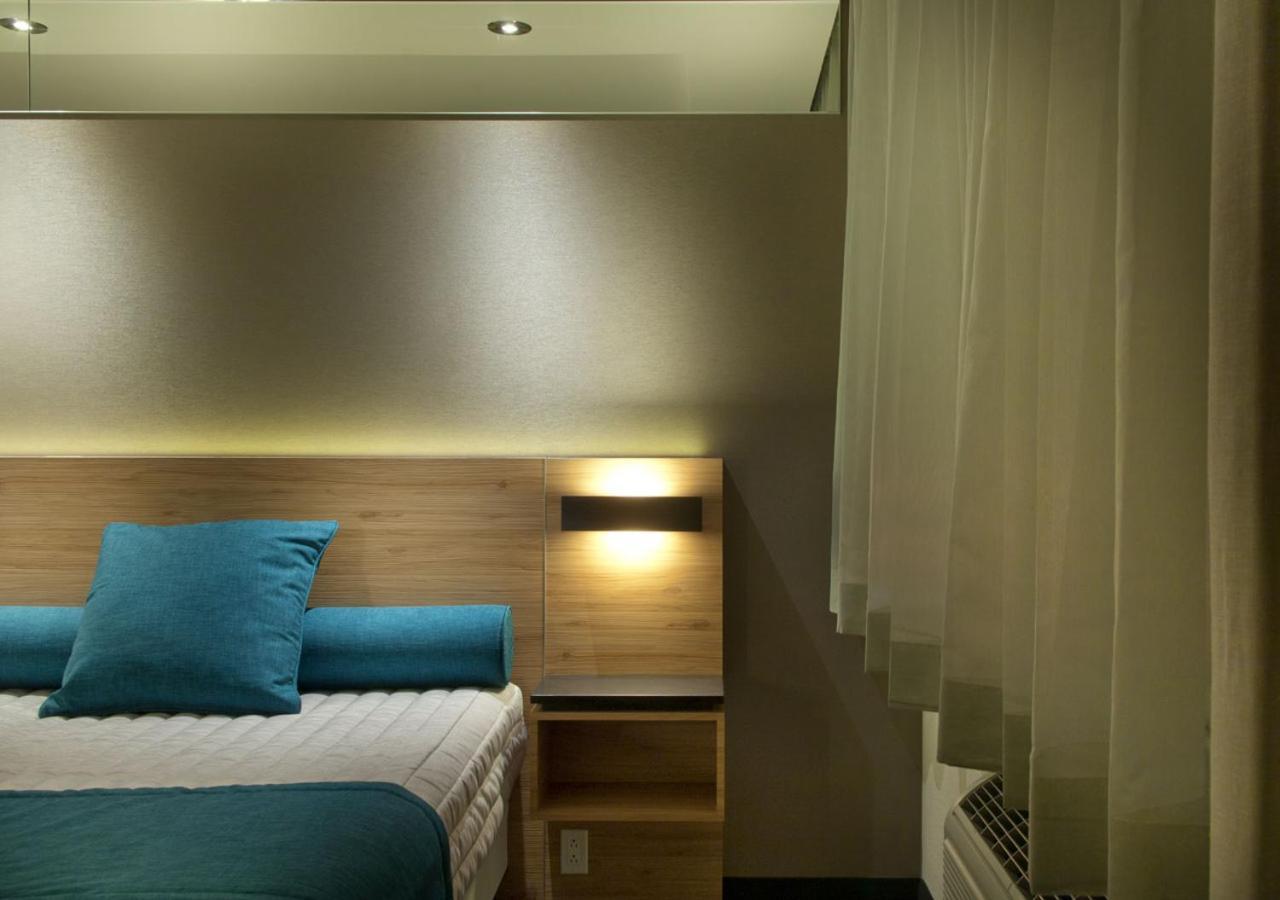 Ramada By Wyndham Laval Hotel ภายนอก รูปภาพ