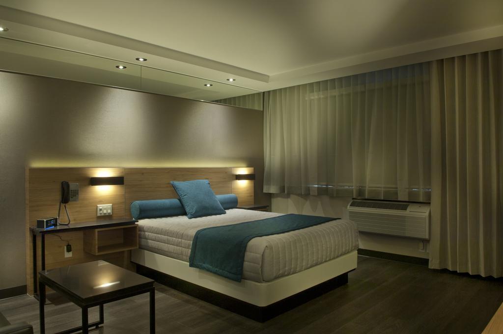 Ramada By Wyndham Laval Hotel ภายนอก รูปภาพ