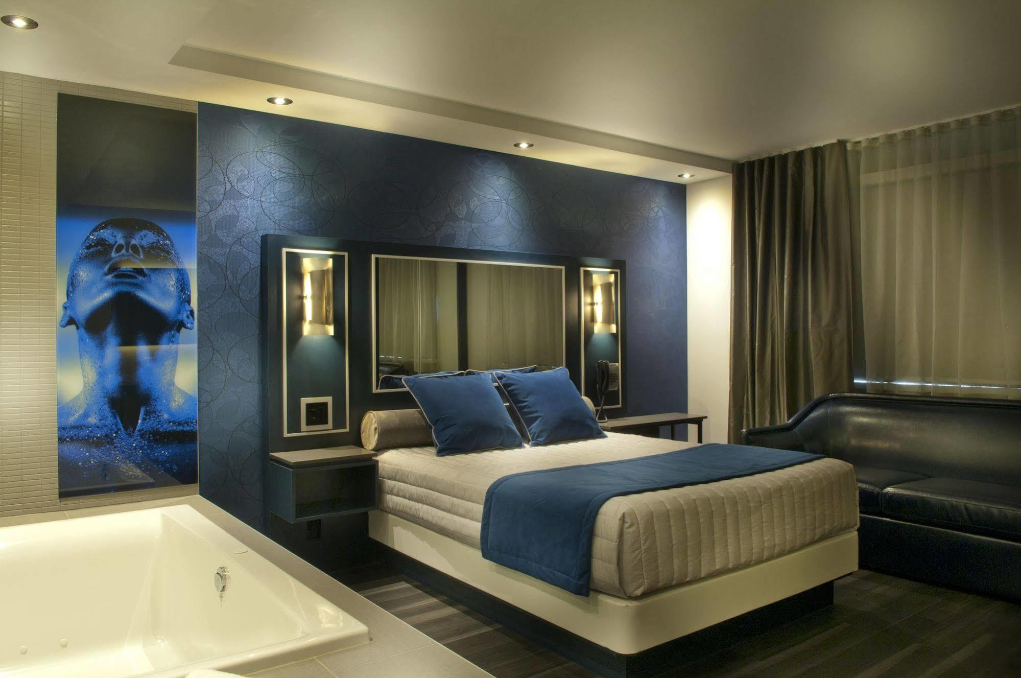 Ramada By Wyndham Laval Hotel ภายนอก รูปภาพ