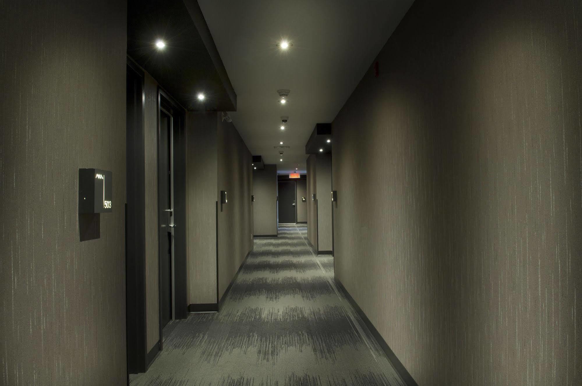 Ramada By Wyndham Laval Hotel ภายนอก รูปภาพ