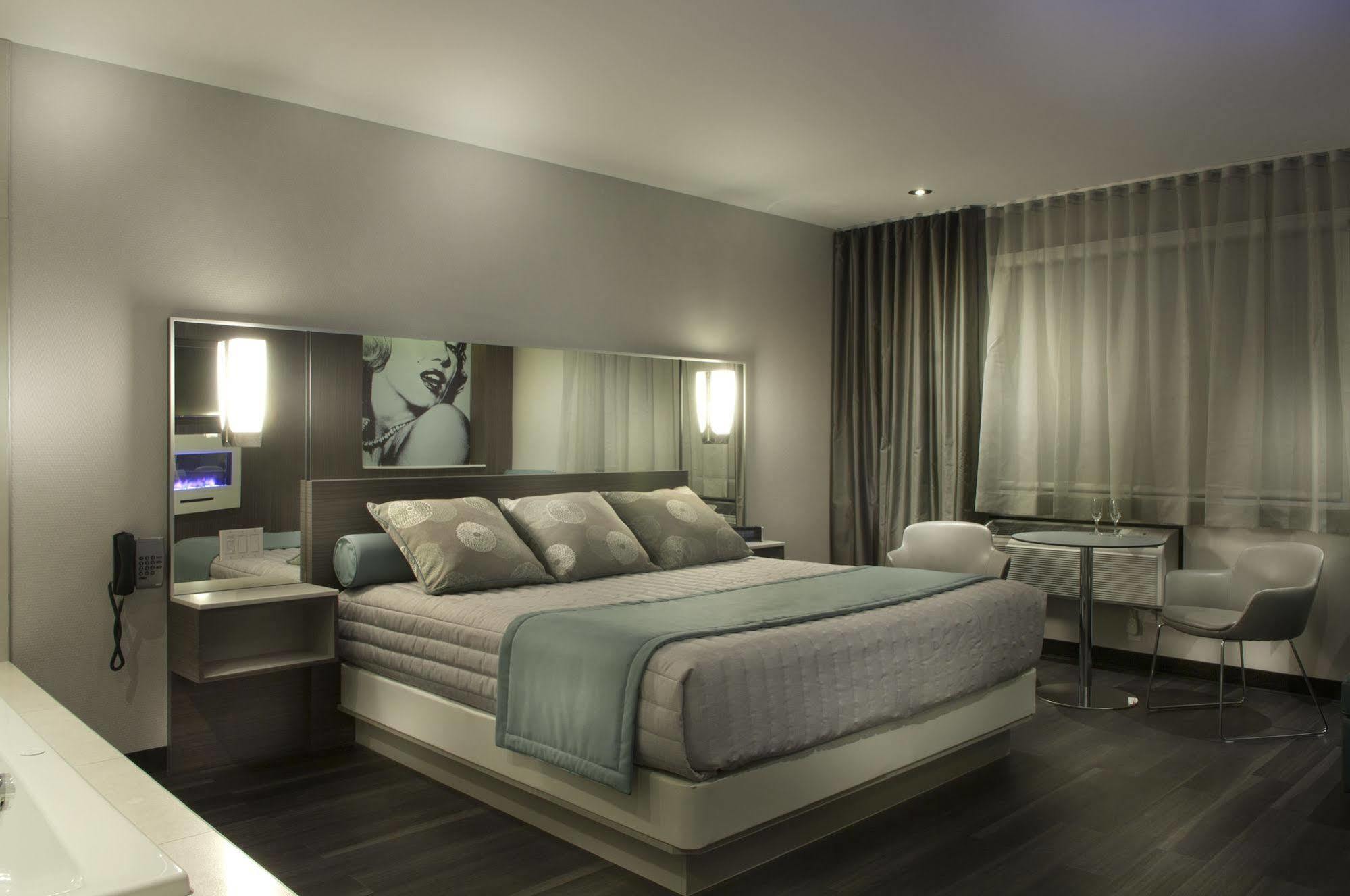 Ramada By Wyndham Laval Hotel ภายนอก รูปภาพ