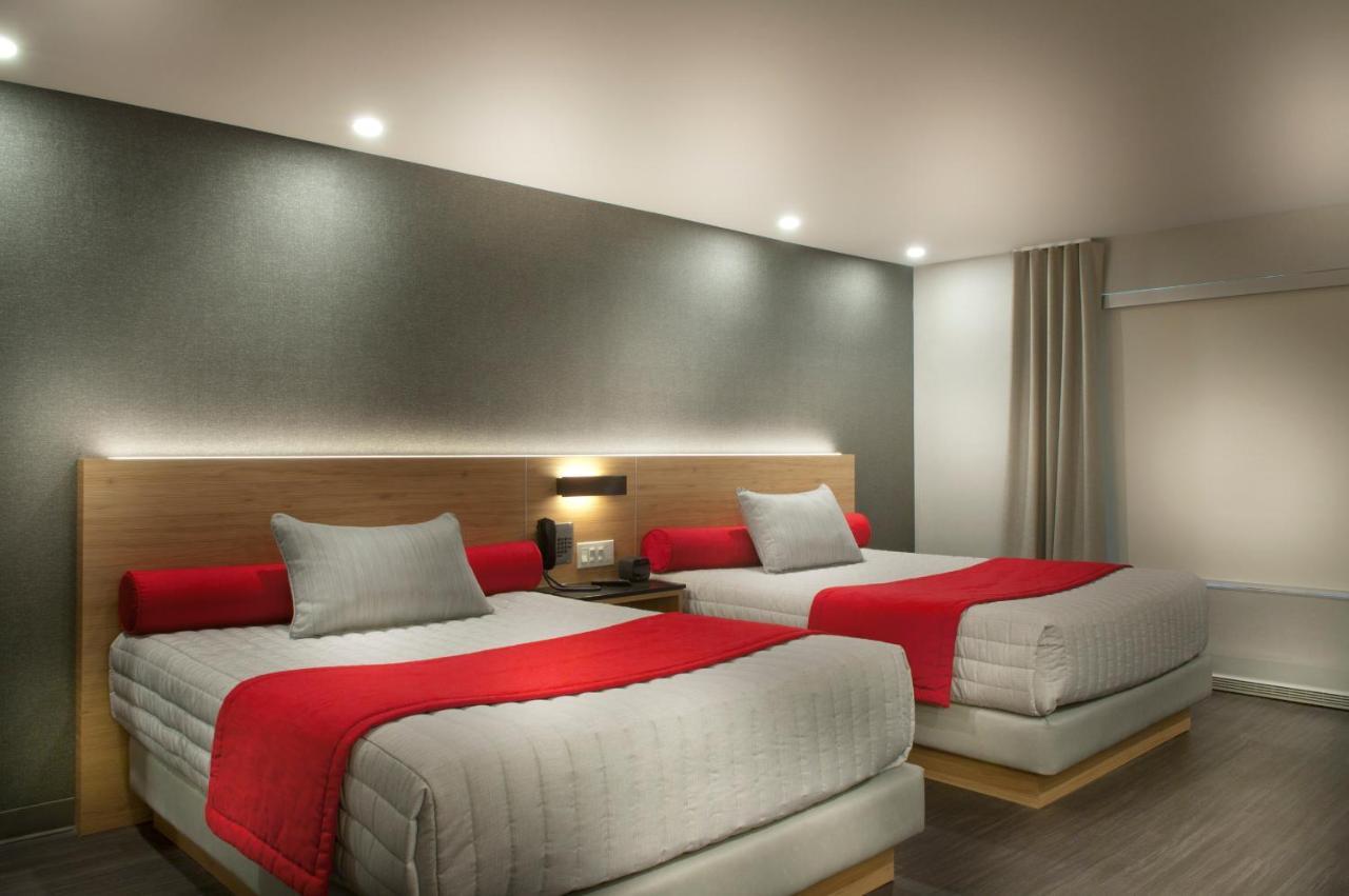 Ramada By Wyndham Laval Hotel ภายนอก รูปภาพ
